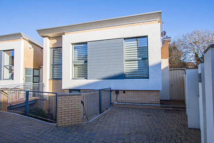 3 Bedroom Detached House For Sale In Station Mews, Penarth, CF64