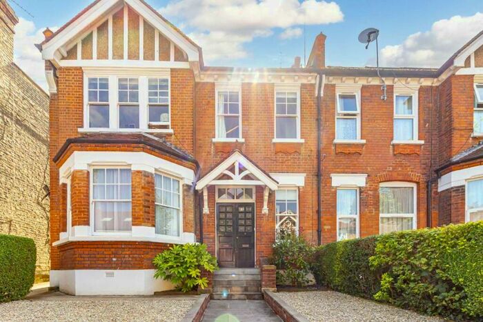 2 Bedroom Flat To Rent In The Grove, Finchley, N3