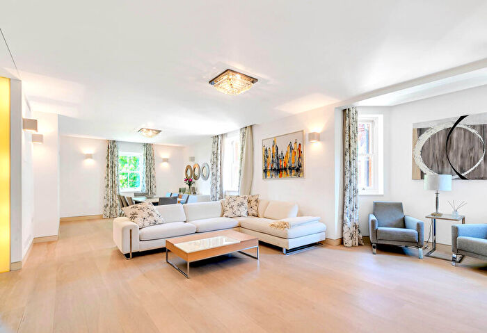 3 Bedroom Flat To Rent In De Laszlo House, Fitzjohns Avenue, London, NW3