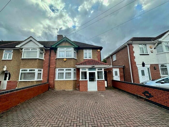 3 Bedroom End Of Terrace House To Rent In Camden Avenue, Hayes, UB4