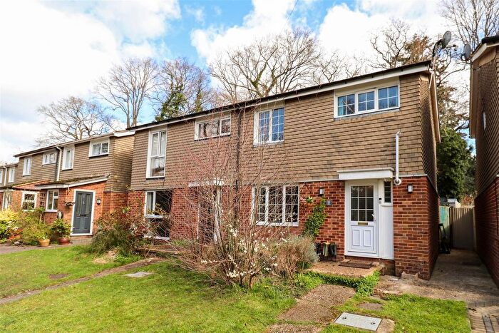 3 Bedroom Semi Detached House For Sale In Lea Springs, Fleet, GU51