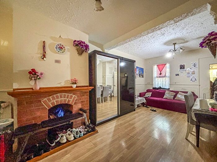 3 Bedroom Terraced House For Sale In Kingsland Road, London, E13