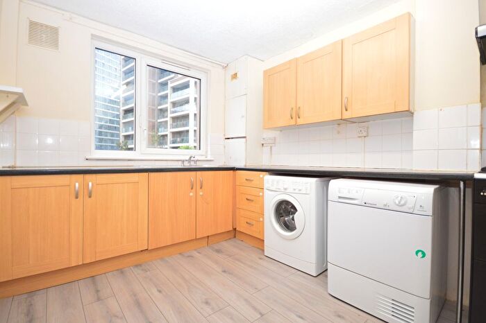 2 Bedroom Flat To Rent In John Mcdonald House, Tower Hamlets, E14