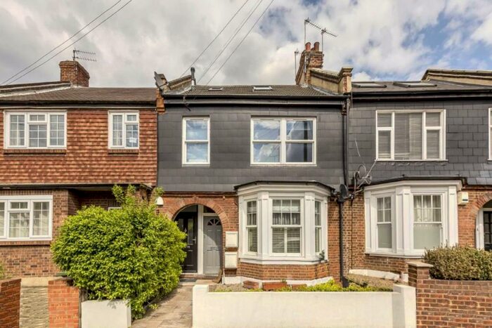 2 Bedroom Maisonette To Rent In Radbourne Road, Balham, SW12