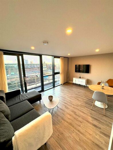 2 Bedroom Flat To Rent In Queens Dock Avenue, Hull, HU1