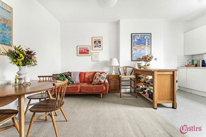 2 Bedroom Flat For Sale In Median Road, Hackney, E5