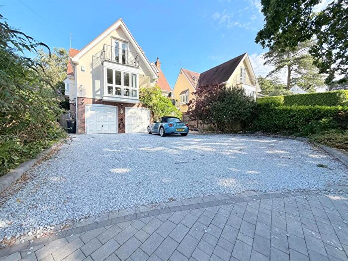 5 Bedroom Detached House For Sale In Central Avenue, Corfe Mullen, Wimborne, BH21