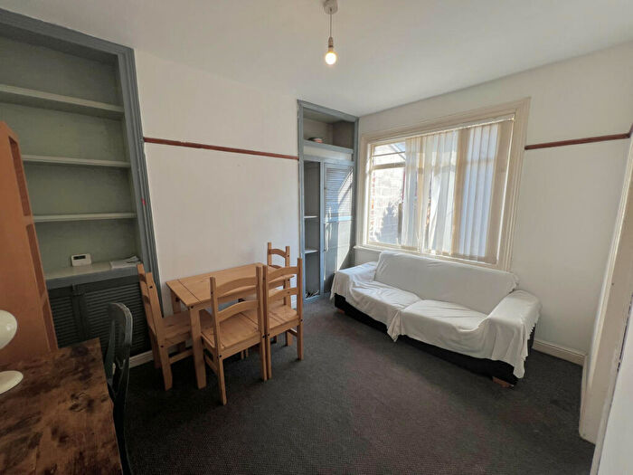 3 Bedroom Terraced House To Rent In Kingswood Road, Manchester, M14