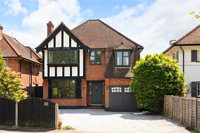 4 Bedroom Detached House For Sale In Rydens Road, Walton-on-Thames, Surrey, KT12