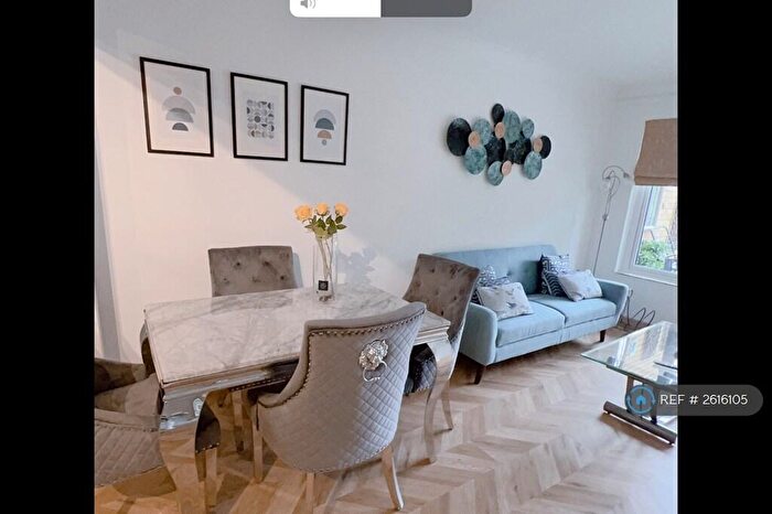3 Bedroom Flat To Rent In Monkton Court, Bournemouth, BH4