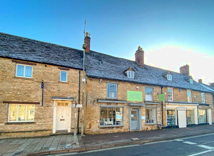 1 Bedroom Apartment To Rent In High Street, Witney, Oxfordshire, OX28