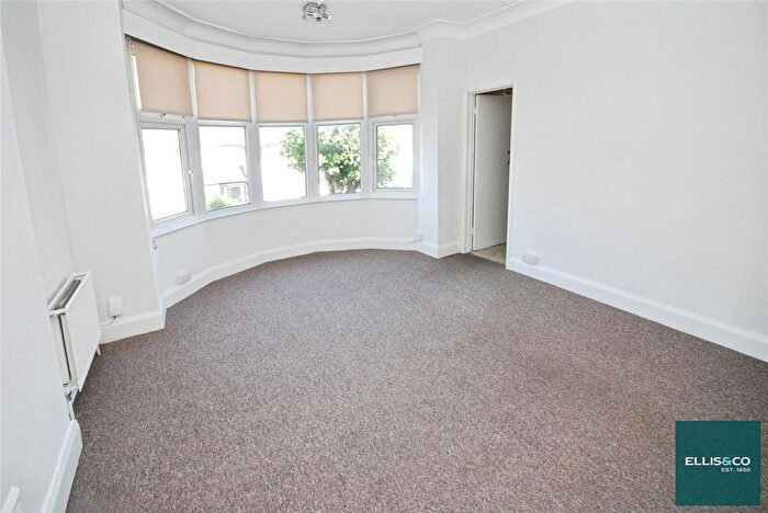 2 Bedroom Flat To Rent In Woodstock Avenue, Golders Green, NW11