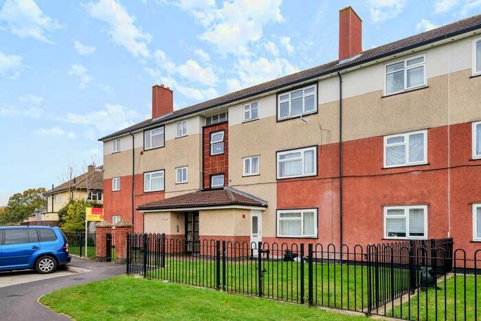 2 Bedroom Flat To Rent In Staverton Way, Swindon, SN2