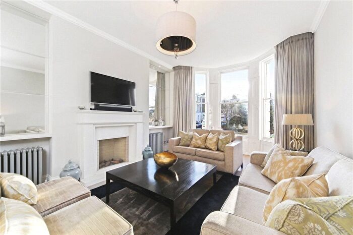 2 Bedroom Property To Rent In St. James's Gardens, London, W11
