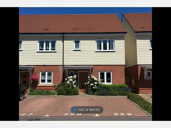 3 Bedroom End Of Terrace House To Rent In Willowbourne, Fleet, GU51