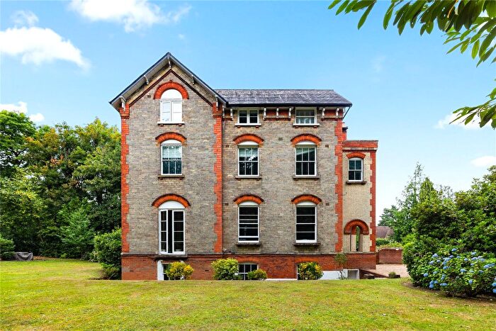 3 Bedroom Flat To Rent In Portsmouth Road, Esher, KT10