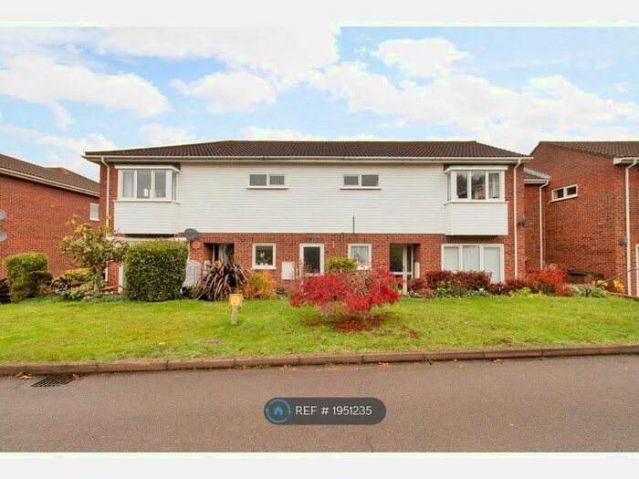 2 Bedroom Flat To Rent In Bramblefield Close, Longfield, DA3