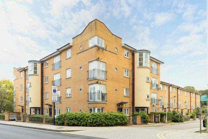 2 Bedroom Flat To Rent In Lavington Close, Hackney Wick, E9