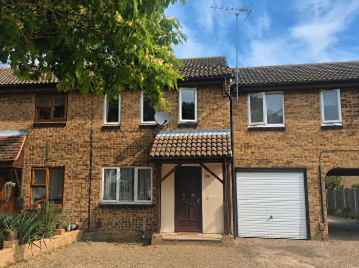 3 Bedroom Terraced House For Sale In Fielding Avenue, Tilbury, RM18