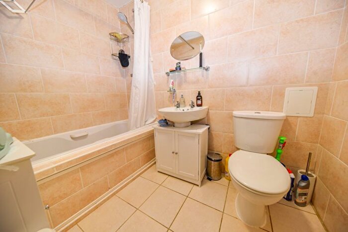2 Bedroom Flat For Sale In Hambledon Road, Waterlooville, PO7