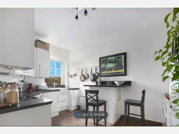 2 Bedroom Flat To Rent In Elthorne Court, London, N19