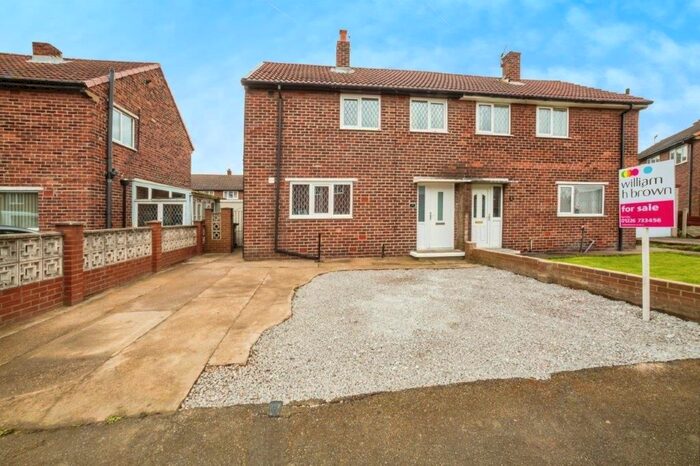 3 Bedroom Property To Rent In Chevet View, Royston, Barnsley, S71
