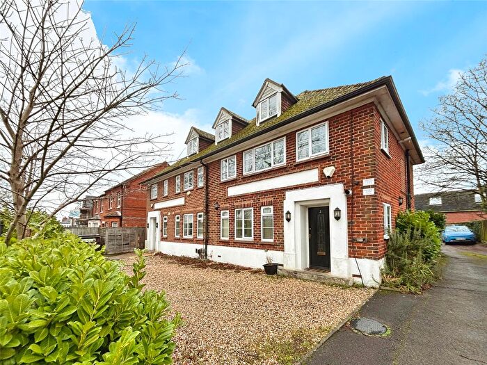 2 Bedroom Flat For Sale In Kentwood Hill, Tilehurst, Reading, RG31