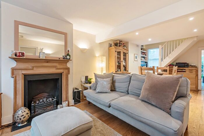2 Bedroom Detached House To Rent In Oakhill Place, Putney, London, SW15