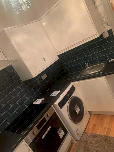 3 Bedroom Flat To Rent In 113 Binghtam Rd CR0 7El,