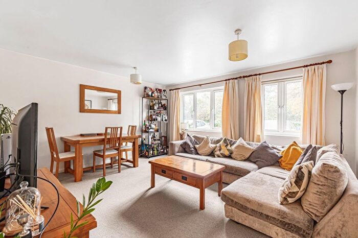 2 Bedroom Flat For Sale In Barnfield Close, London, SW17