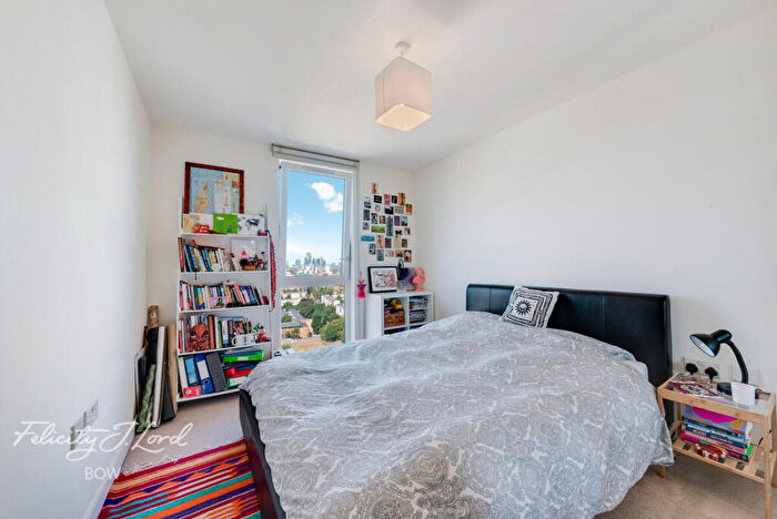 3 Bedroom Flat For Sale In Hay Currie Street, London, E14