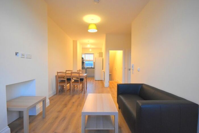 2 Bedroom Flat To Rent In Lavender Hill, Clapham, SW11