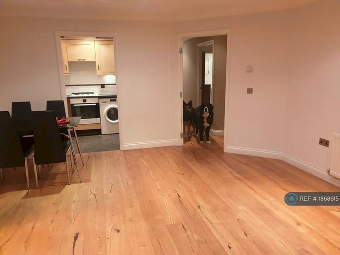 2 Bedroom Flat To Rent In Lampson Court, Crawley, RH10