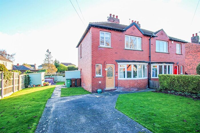 3 Bedroom Semi Detached House For Sale In Eden Avenue, Wakefield, WF2