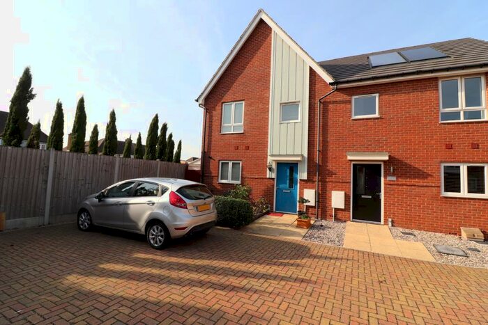 3 Bedroom House To Rent In Heathland Way, Grays, RM16