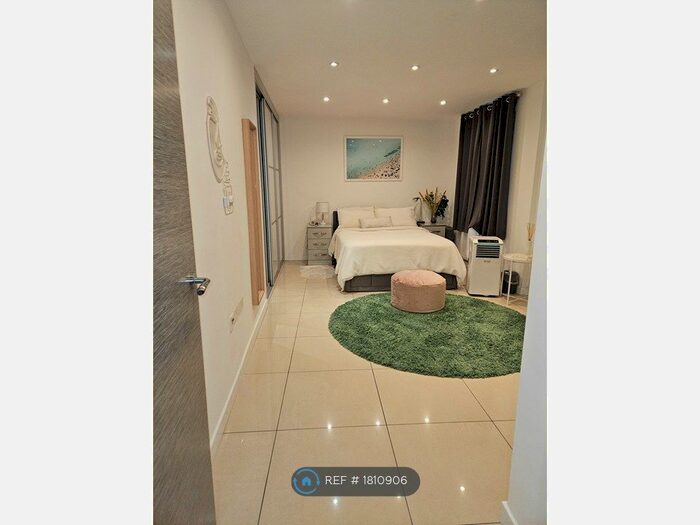 1 Bedroom Flat To Rent In Old Street, London, EC1V