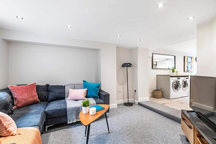 6 Bedroom House To Rent In Cardigan Lane, Leeds, LS4