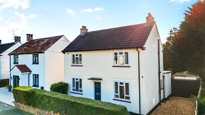 3 Bedroom Detached House For Sale In Queen Mary Avenue, Camberley, Surrey, GU15