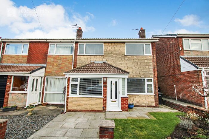 4 Bedroom Semi-Detached House To Rent In Heathfield Drive, Bolton, BL3