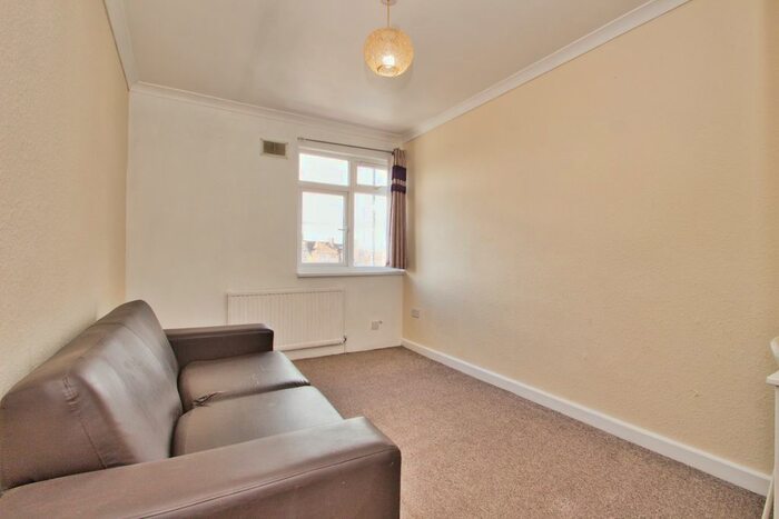 1 Bedroom Flat To Rent In Imperial Drive, Rayners Lane, Harrow, HA2