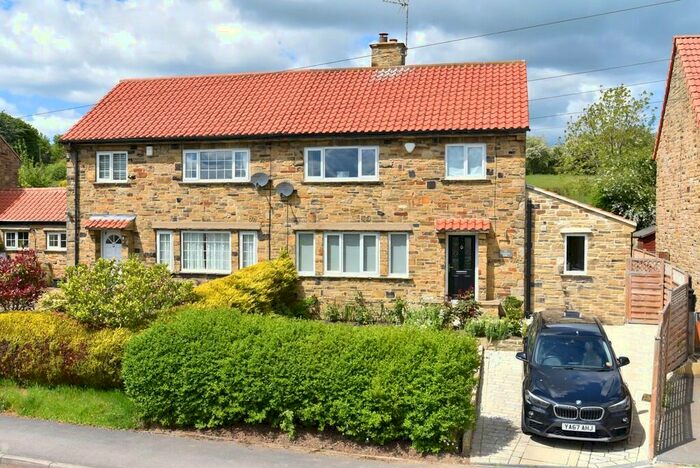 3 Bedroom Semi-Detached House To Rent In Brackenwell Lane, North Rigton, LS17