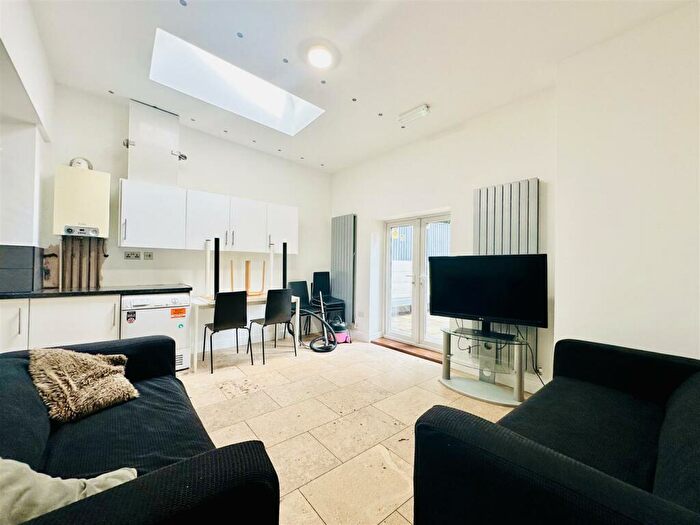 8 Bedroom House To Rent In Derby Road, Nottingham, NG7