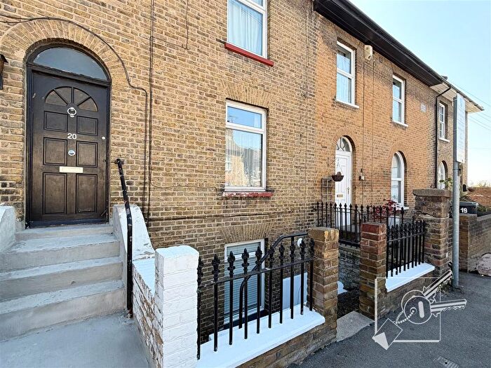 1 Bedroom Flat To Rent In Trafalgar Road, Gravesend, DA11