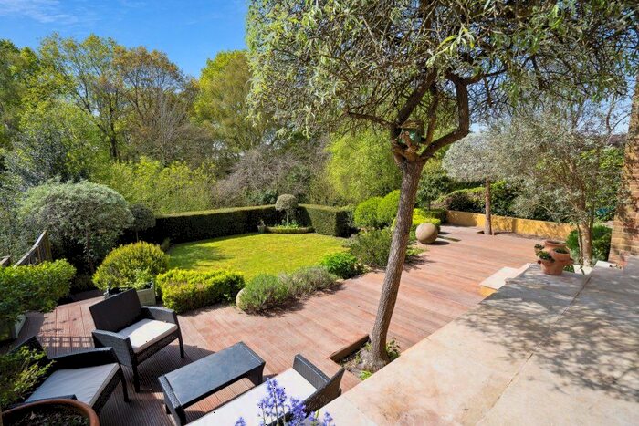 4 Bedroom Detached House To Rent In Orchard Grove, Chalfont St. Peter, Gerrards Cross, Buckinghamshire, SL9