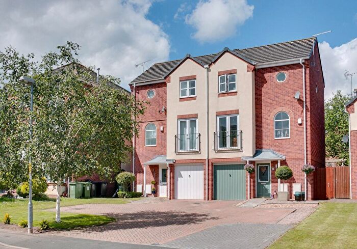 3 Bedroom Semi Detached House For Sale In Turnpike Lane, Redditch, B97