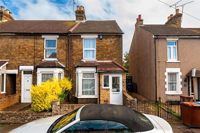 3 Bedroom End Of Terrace House For Sale In Bayford Road, Sittingbourne, Kent, ME10