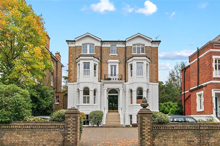 1 Bedroom Flat To Rent In Queens Road, Richmond, Surrey, TW10