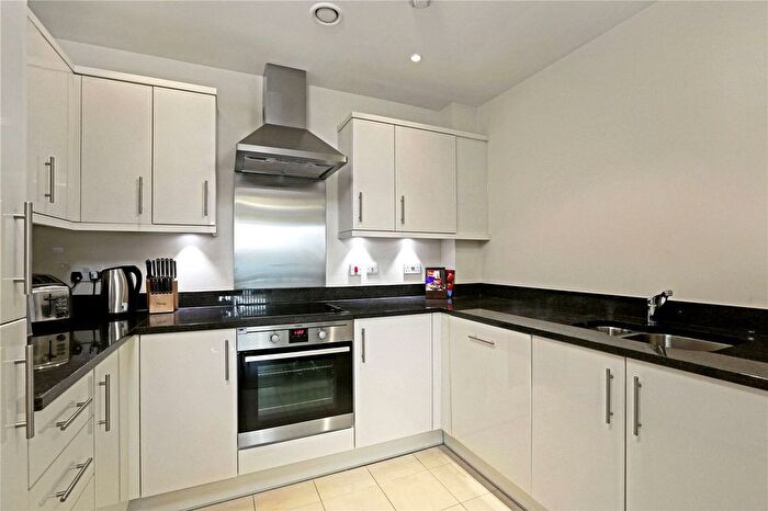 1 Bedroom Flat To Rent In Gooch House, Hammersmith, W6