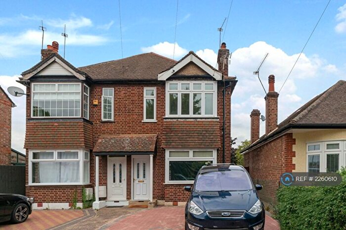 2 Bedroom Flat To Rent In Sinclair Road, London, E4