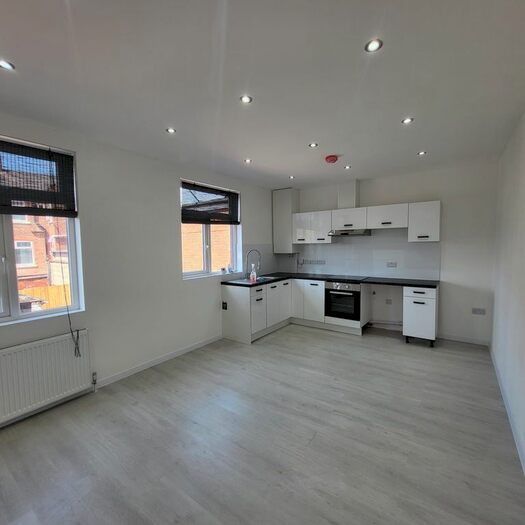 3 Bedroom Flat To Rent In Flat, Balby Road, Doncaster, DN4